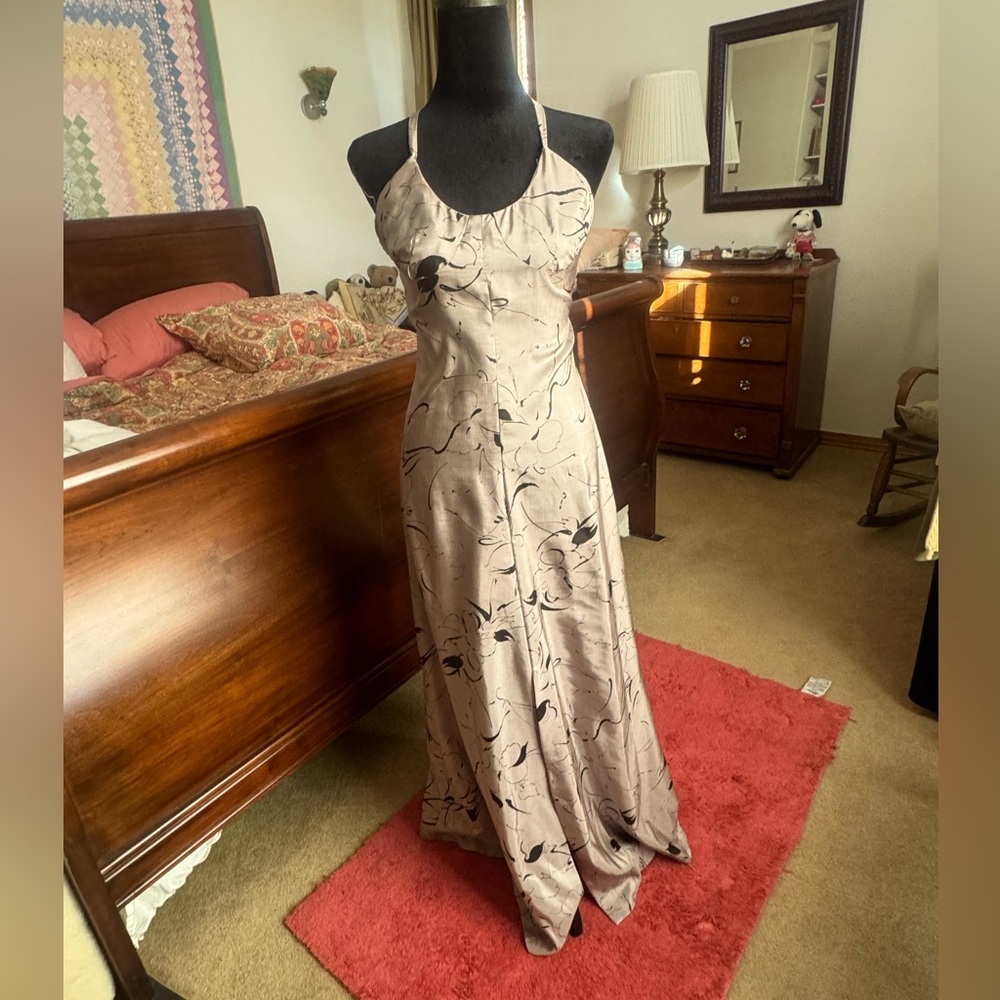 Hand made vintage sheath gown.  Size 2 or 0P.  Chiffon black and tan.